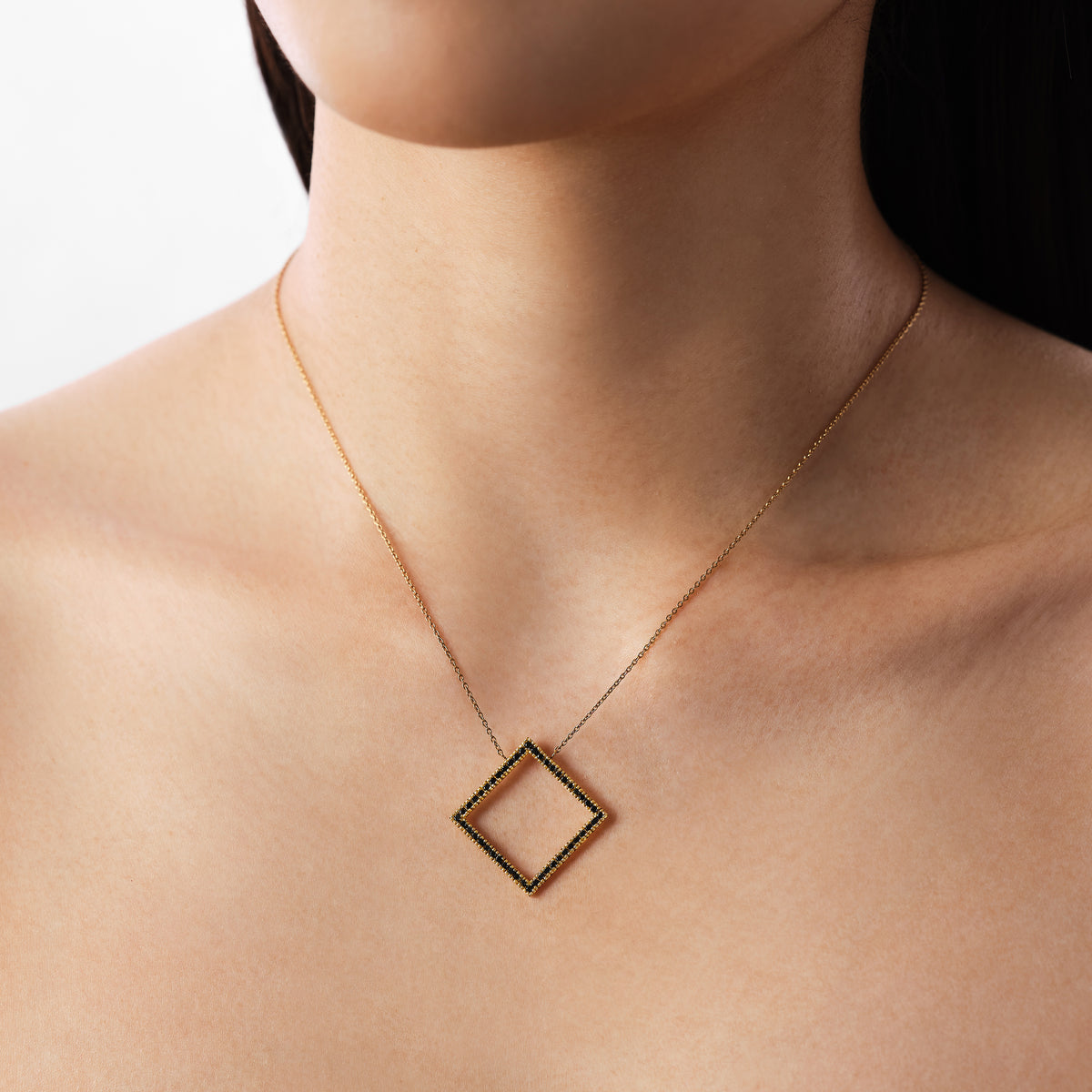 BELLESSIORA スクエアネックレス K18YGダイヤモンドネックレス｜ネックレス｜ベルシオラ 公式オンライン