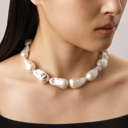 Smile Baroque pearl necklace