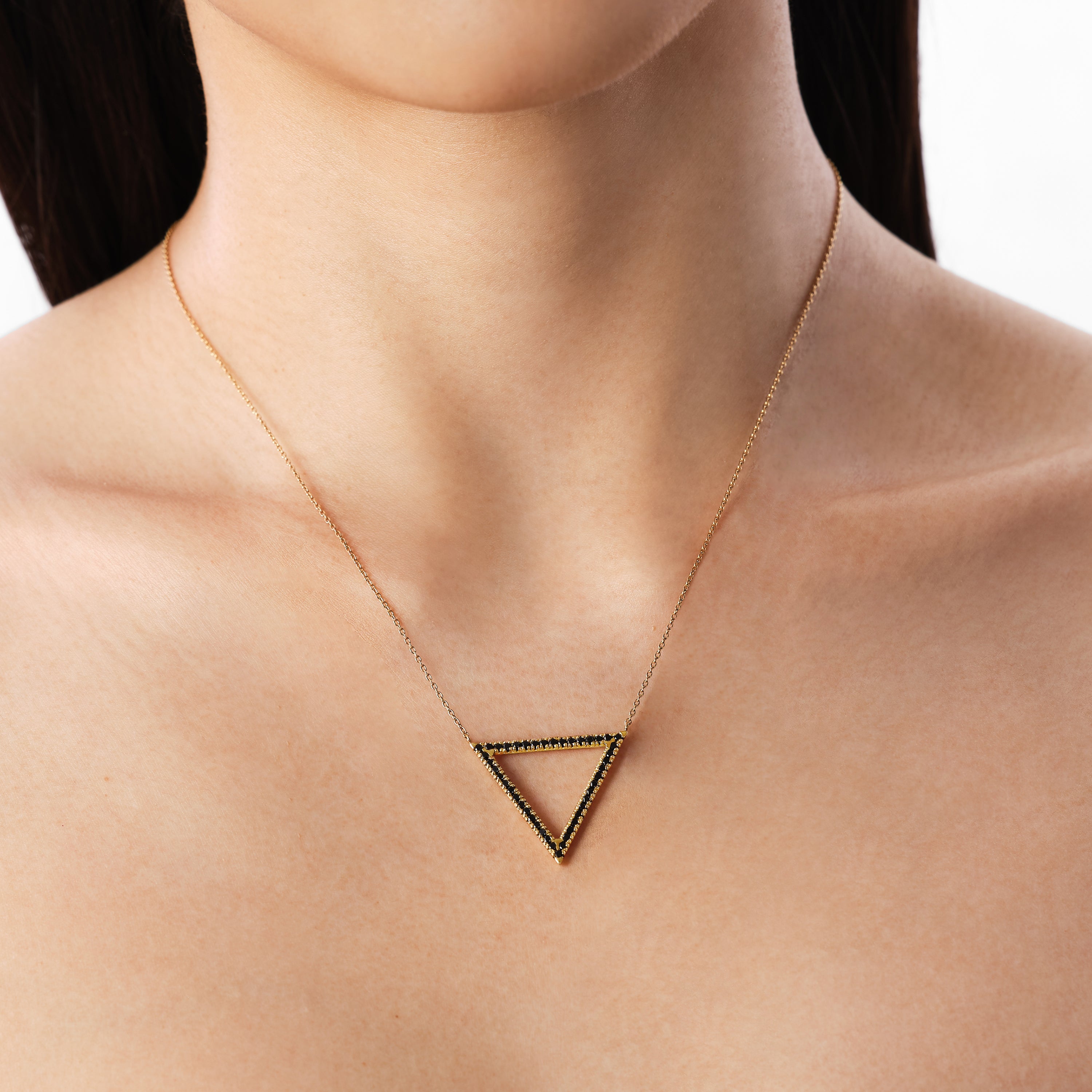 TRIANGLE NECKLACE